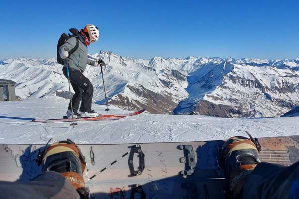 Départ pour la descente de la Vallée de la Meije